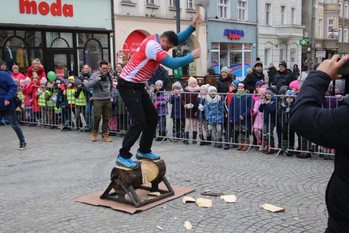 Inauguracja&#x20;finału&#x20;Eko&#x20;Choinki-&#x20;Arkadiusz&#x20;Drozdek&#x20;w&#x20;akcji&#x20;&#x28;fot&#x2e;&#x20;Anna&#x20;Niemiec&#x29;